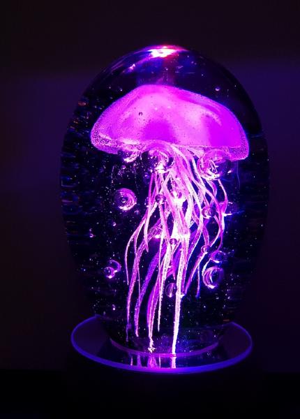 Glasobjekt Qualle weiss mit LED Licht